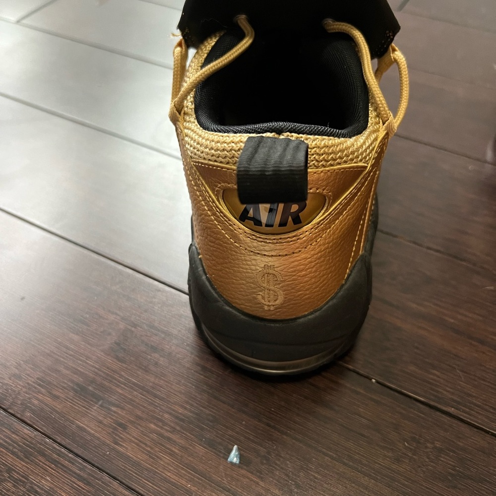 Nike air money gold